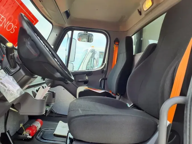 2020 FREIGHTLINER M2 106
