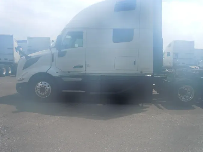 2025 VOLVO VNL64T860