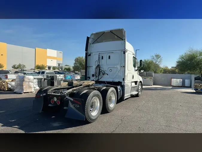 2020 Freightliner Cascadia 126