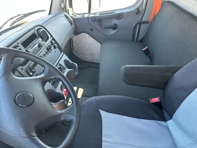 2018 Freightliner M2 106