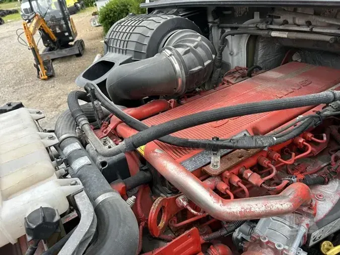 2018 VOLVO VNL64T300