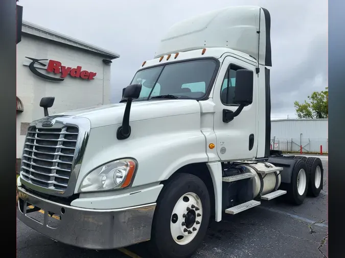 2017 FREIGHTLINER/MERCEDES CASCADIA 125eaf8b0a312df99e1760303a591e4674f