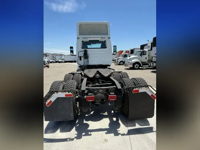 2019 NAVISTAR INTERNATIONAL LT625 DAYCAB T/A