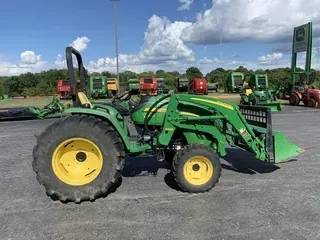 2016 John Deere 4105