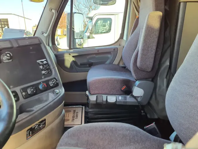 2020 FREIGHTLINER/MERCEDES CASCADIA 125eb0ba476b128b5700bec516de1b4890e