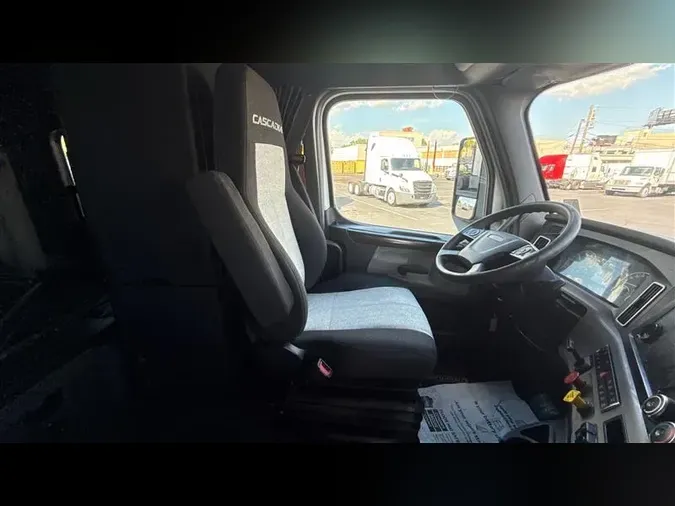 2019 FREIGHTLINER CA126