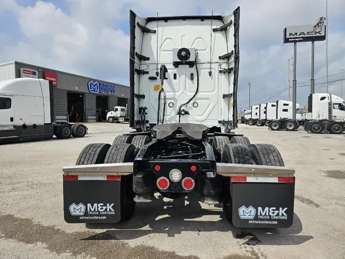 2021 FREIGHTLINER CASCADIA CA126