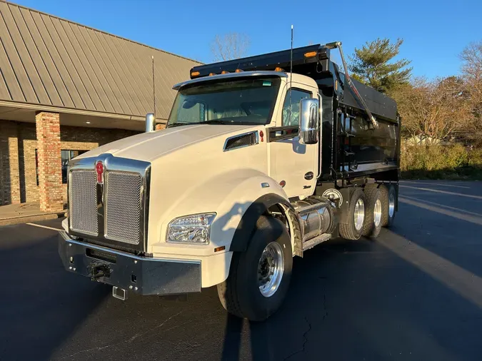 2025 Kenworth T880