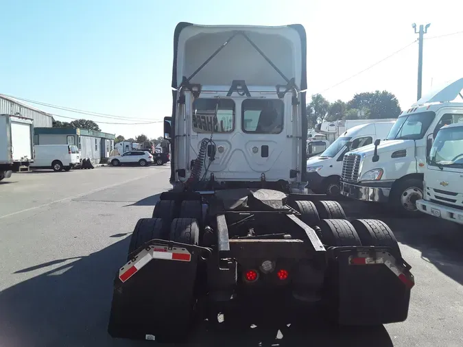 2016 FREIGHTLINER/MERCEDES CASCADIA 125