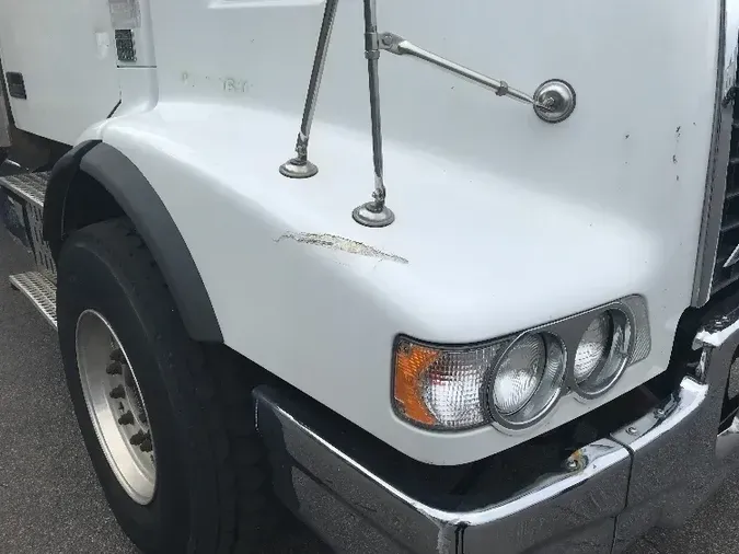 2013 VOLVO VHD64B