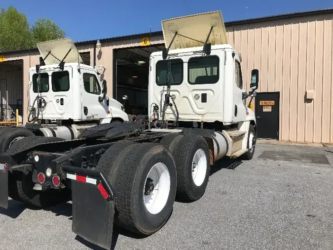 2016 Freightliner X12564ST