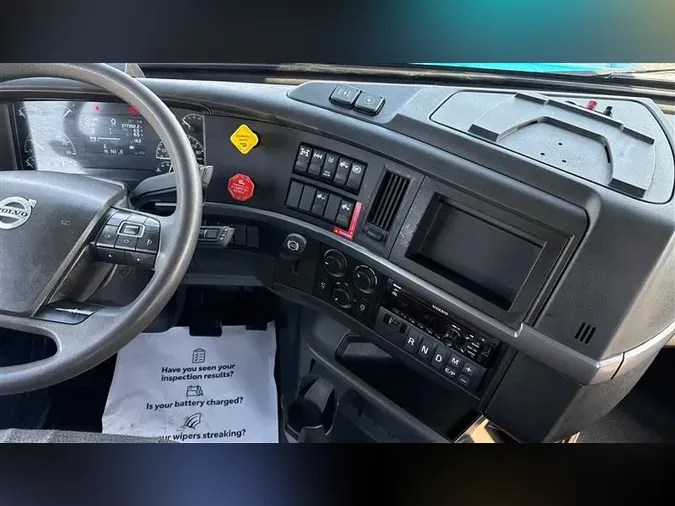 2019 VOLVO VNL300