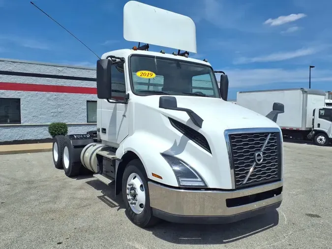 2019 VOLVO VNL64T-300