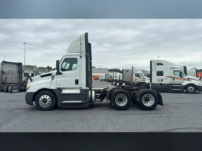 2020 Freightliner Cascadia 126