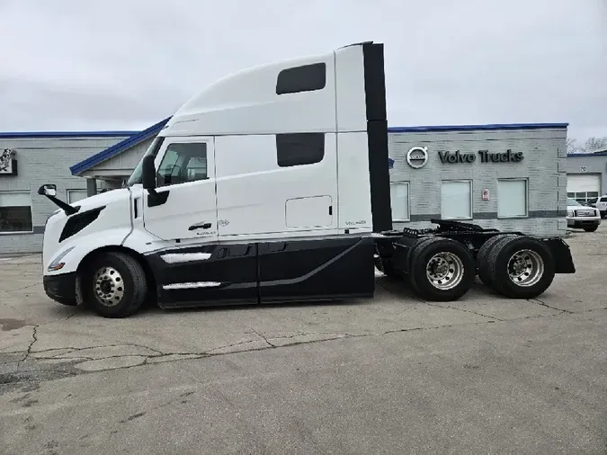 2025 VOLVO VNL64T860
