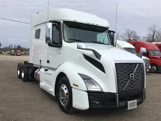 2021 VOLVO VNL740