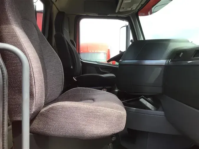 2023 VOLVO VNR300eb2efdbe5986bbbc23af9669576dfb02