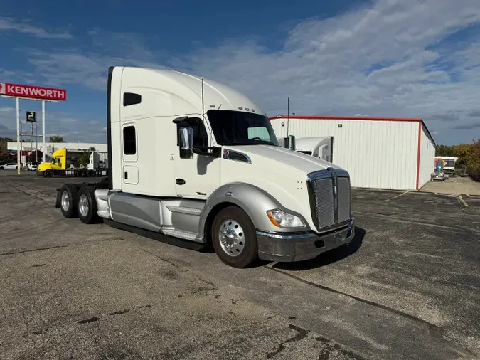 2022 Kenworth T680eb312a25c82bccf5b77f899b98ff25f0