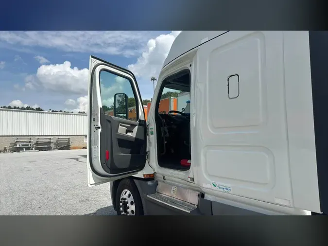 2019 Freightliner Cascadia 126