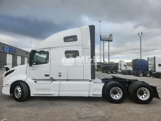 2021 VOLVO VNL64T760