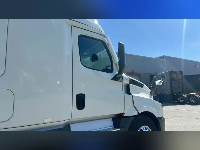 2021 Freightliner Cascadia 126