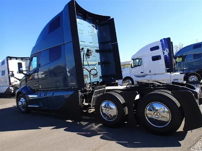 2025 VOLVO VNL64T860