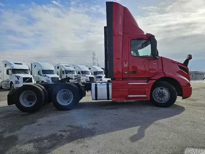 2020 VOLVO VNR64T300