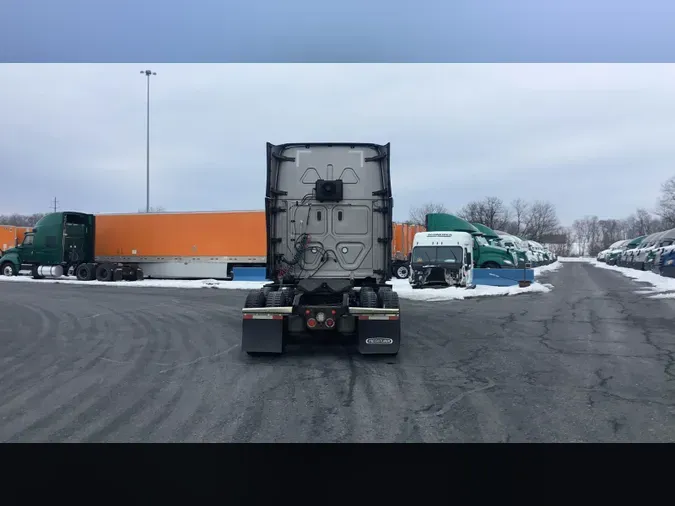 2022 Freightliner Cascadia 126eb3ddbbd166a151f32d031ee9a96c26a