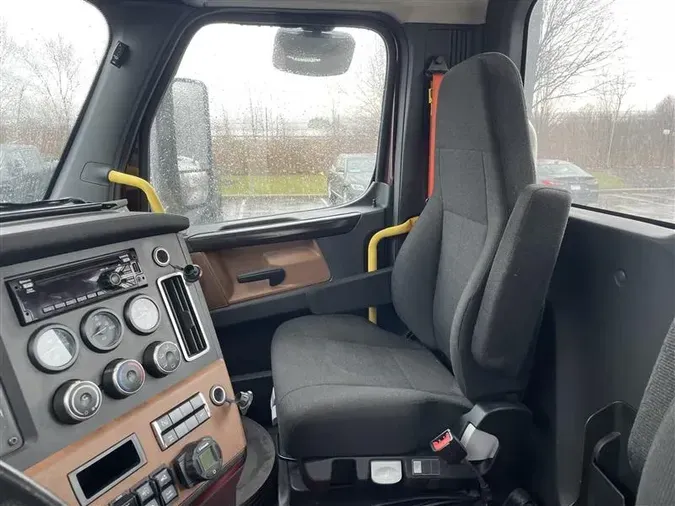 2019 FREIGHTLINER CA126