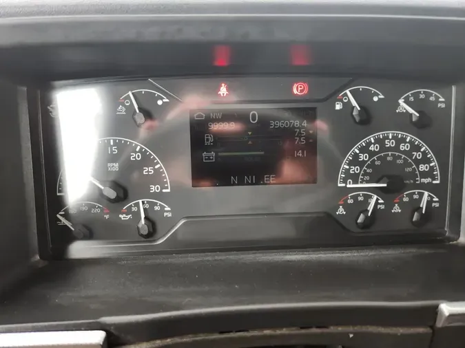 2023 VOLVO VNL64T760