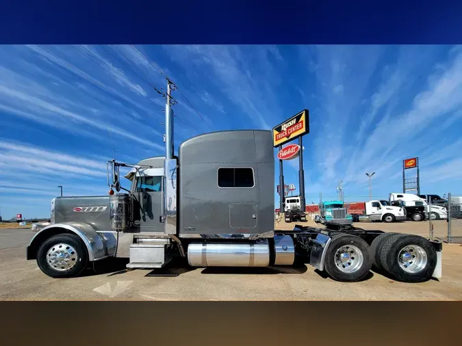 2021 Peterbilt 389eb412881c273c0f9a14c3facf7f5567b