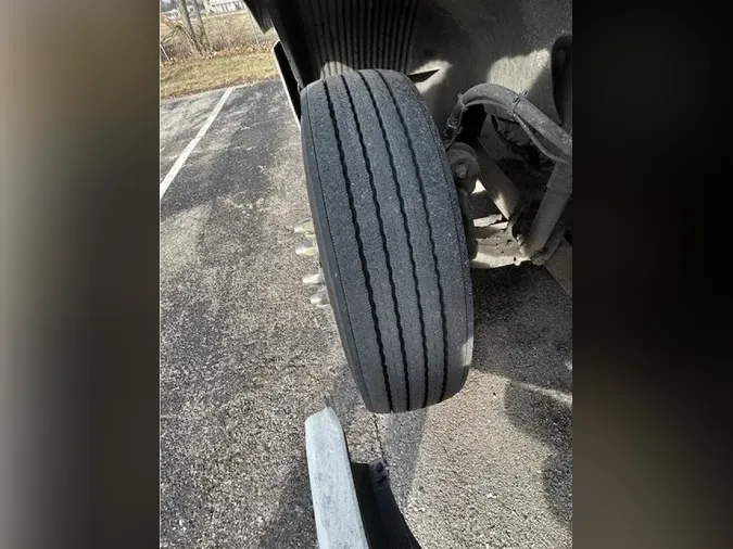 2018 VOLVO VNR64T300