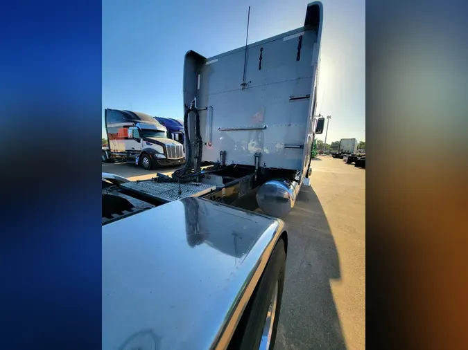 2023 Peterbilt 389