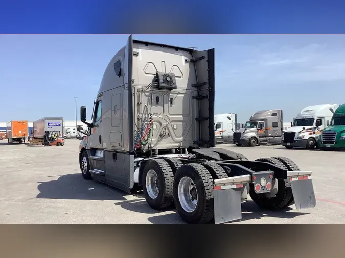 2021 Freightliner Cascadia 126