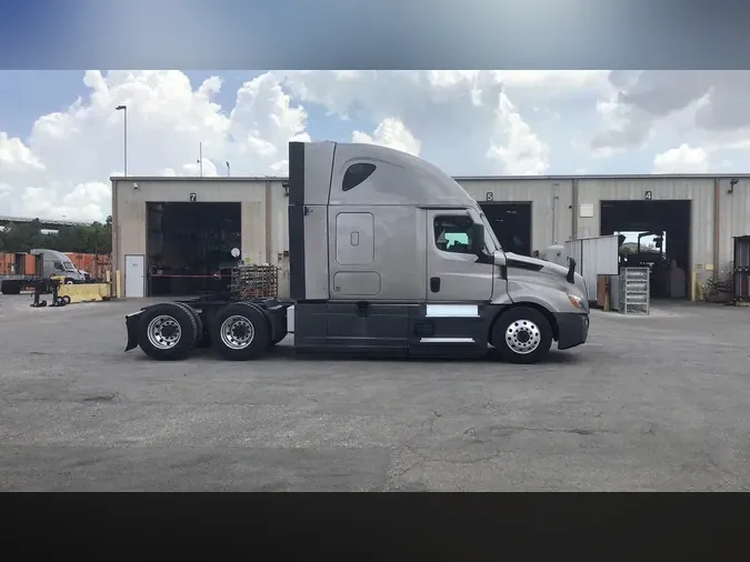2022 Freightliner Cascadia 126