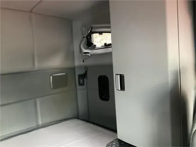 2018 KENWORTH T880