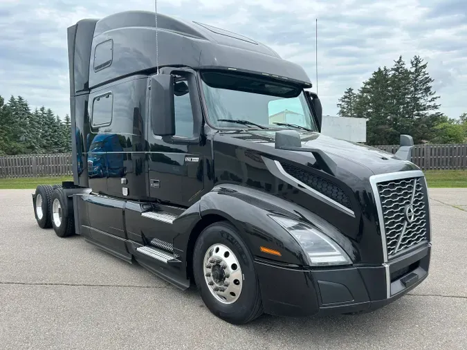2021 Volvo VNL 860