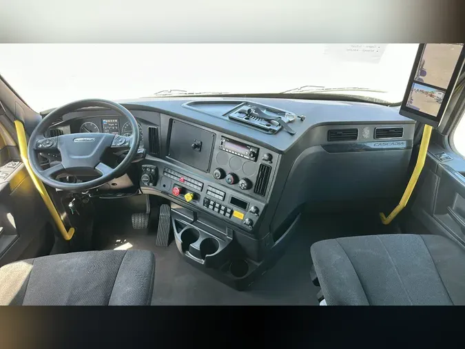 2025 Freightliner Cascadia 126eb4b3caa87d1cd45aa8a46a74bafbda9