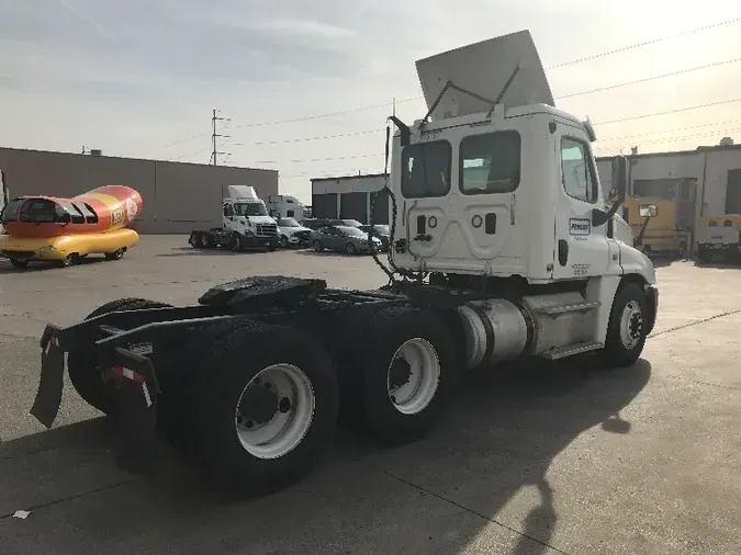 2016 FREIGHTLINER X12564ST