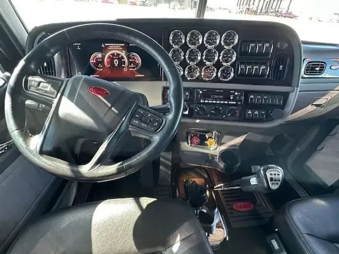 2022 Peterbilt 389