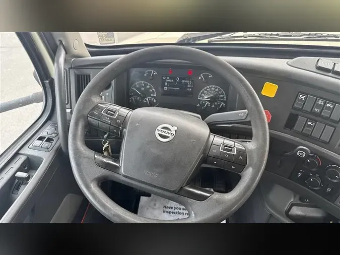 2020 VOLVO VNL300