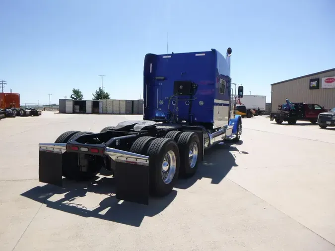2022 Peterbilt 389