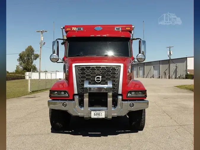 2023 VOLVO VHD104B300