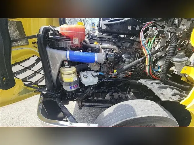 2021 FREIGHTLINER CA126