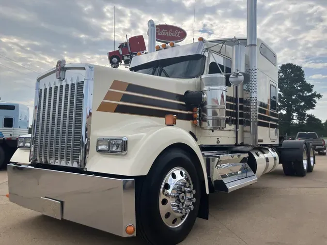 2024 Kenworth W900L