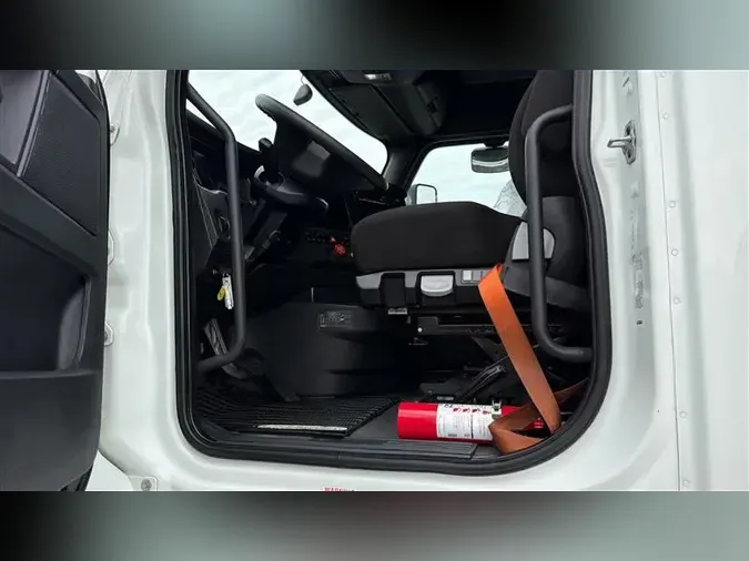 2023 FREIGHTLINER CA126