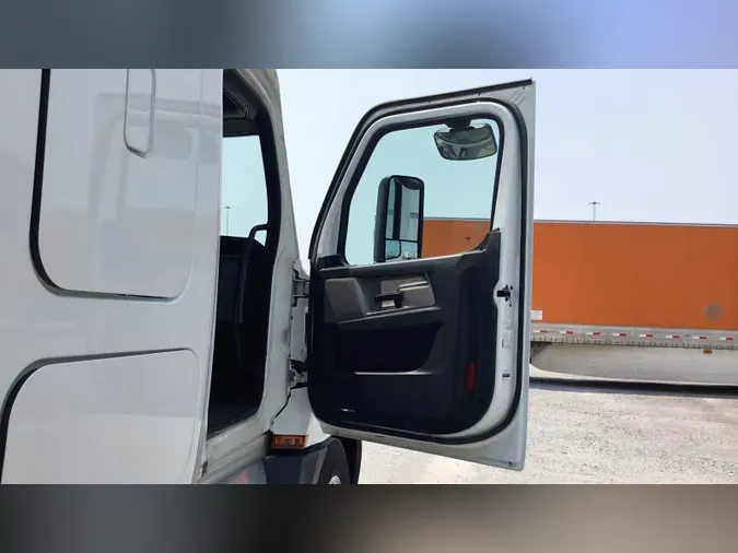 2020 Freightliner Cascadia 126