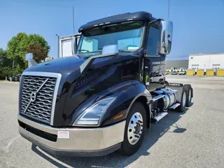 2019 VOLVO VNL64T-300