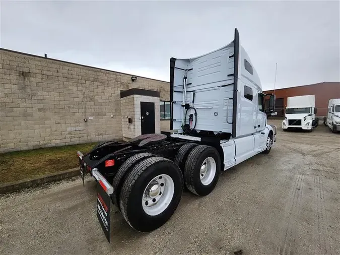 2022 VOLVO VNL760