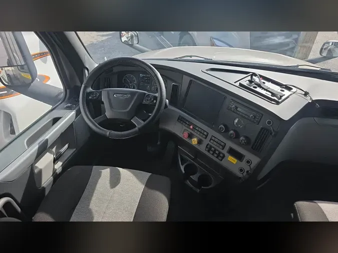 2022 Freightliner Cascadia 126